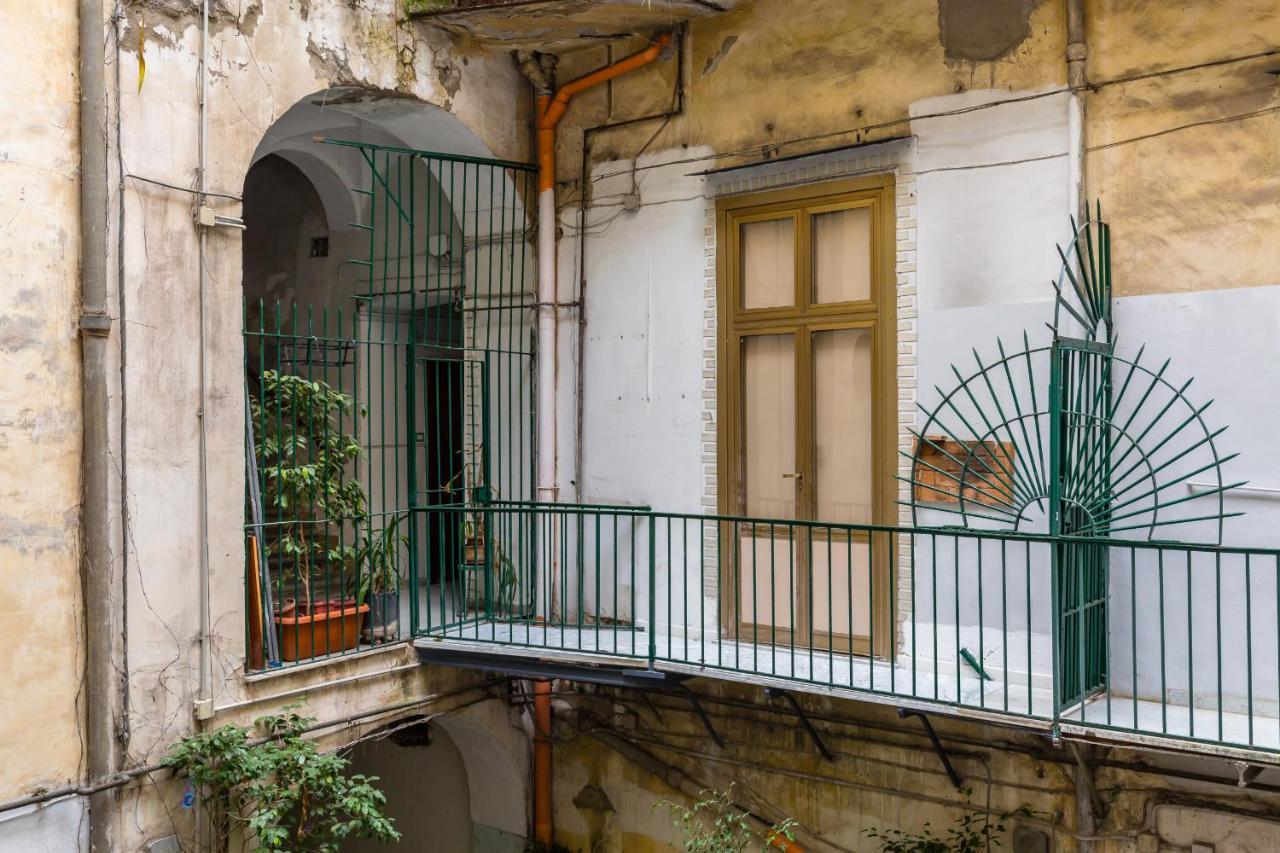 Art Apartment At Sanita By Wonderful Italy Naples Luaran gambar